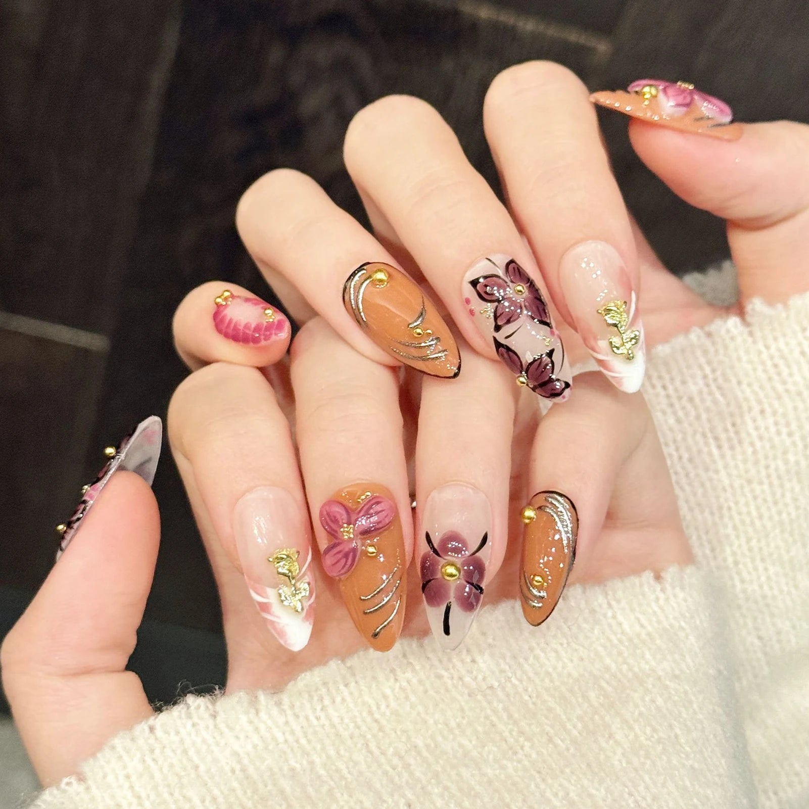 10Pcs Handmade Fake Nails With 3D Carved Petals Decor Almond Press on Nails Manicure Tool For Woman Detachable False Nails